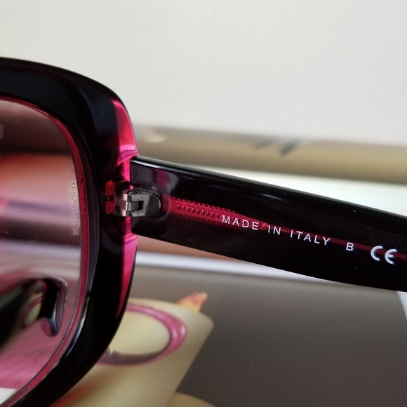 CHANEL CC Beautiful Vintage Sunglasses - Picture 10 of 16